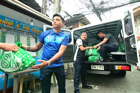 SM Group extends helping hand to Tondo fire victims .